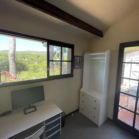 Sanary: Mountain View Retreat With Garden Oasis Holiday home *